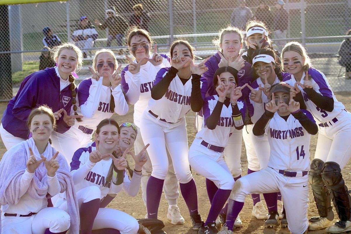 RMHS Softball team after their win.